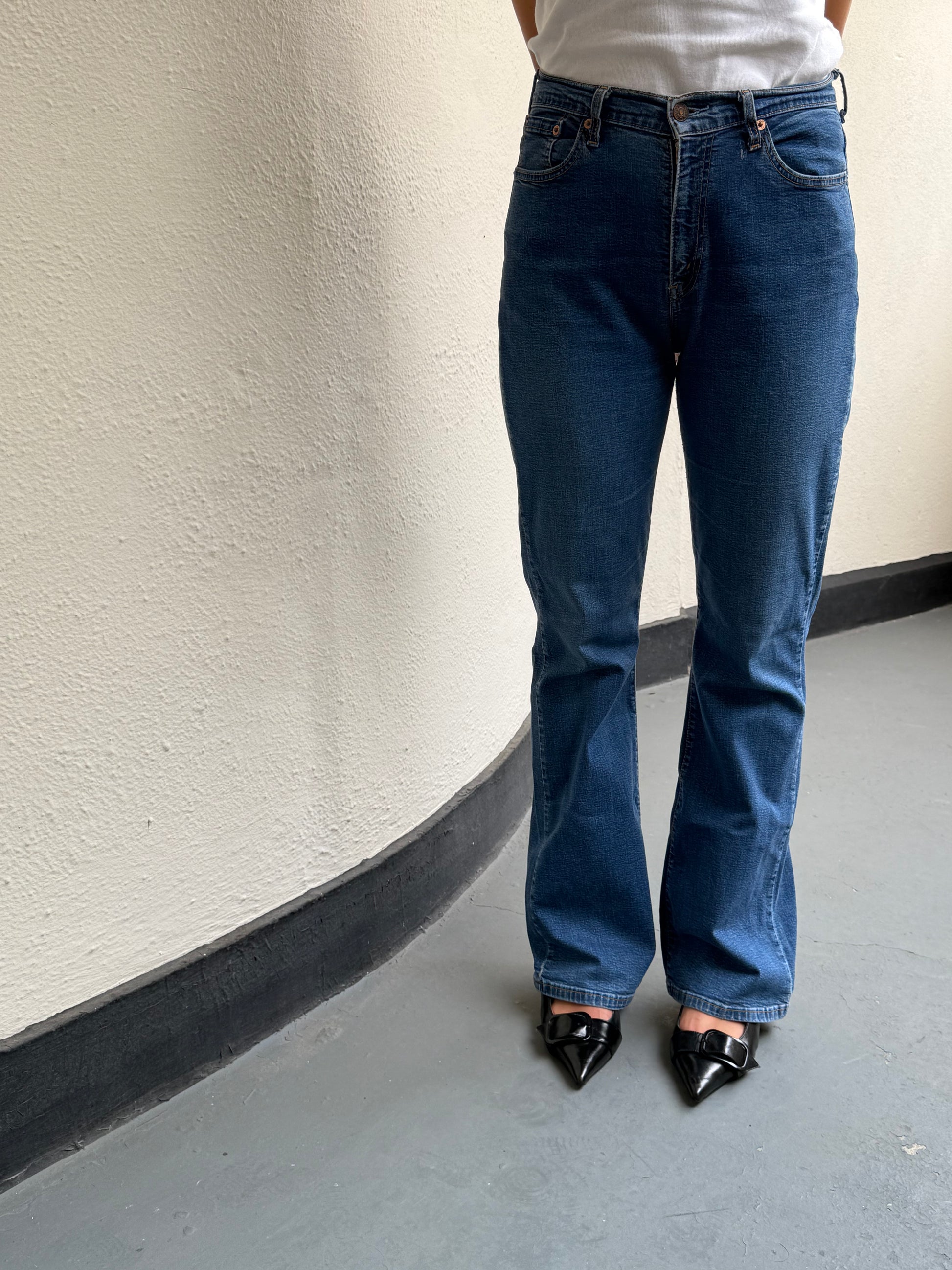 Levis 584 Slim Flare: W29 L32