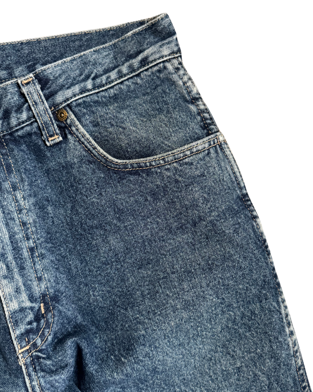 Wrangler Straight Leg: Mid Blue ( W30 L33)