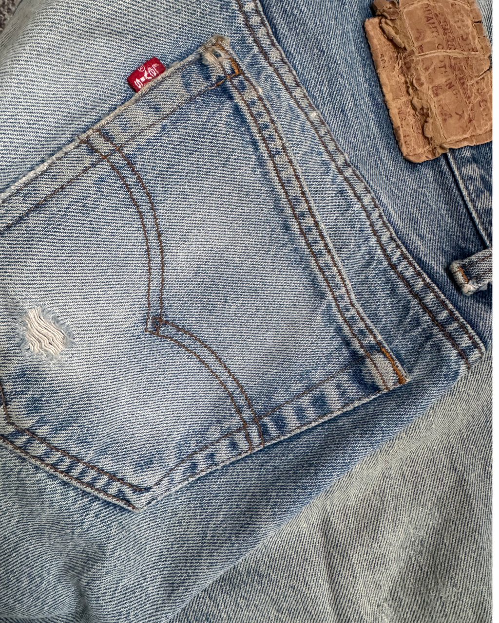 Vintage Levis 501: 80s Distress ( W32 L31)