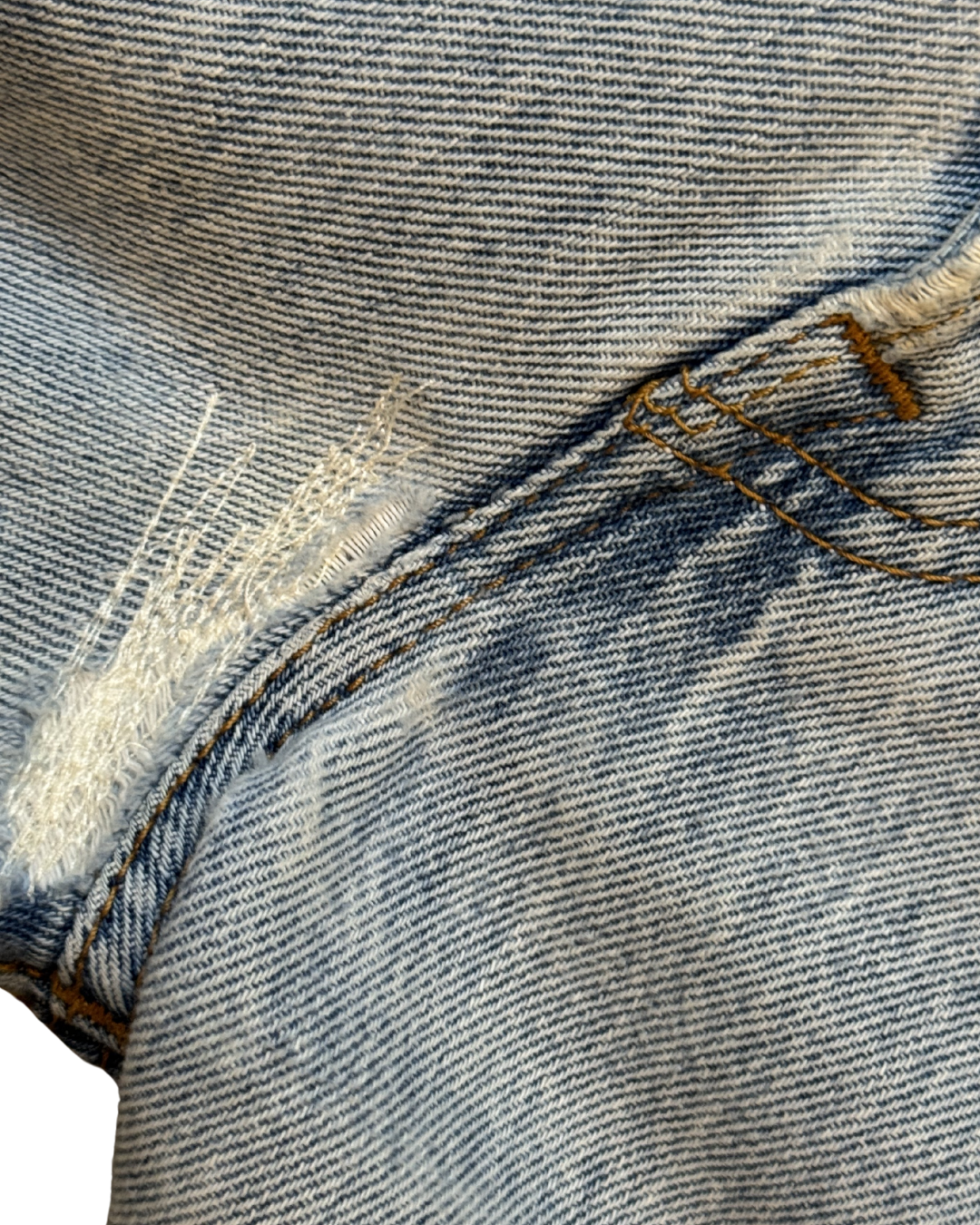 Vintage Levis 501 Rip (W32 L32)