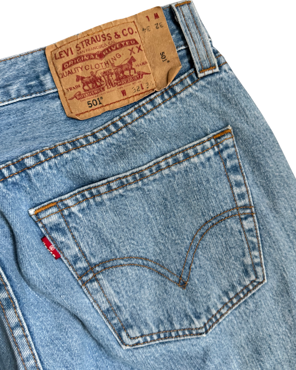 Vintage Levis 501: Light Stonewash ( W32 L34)