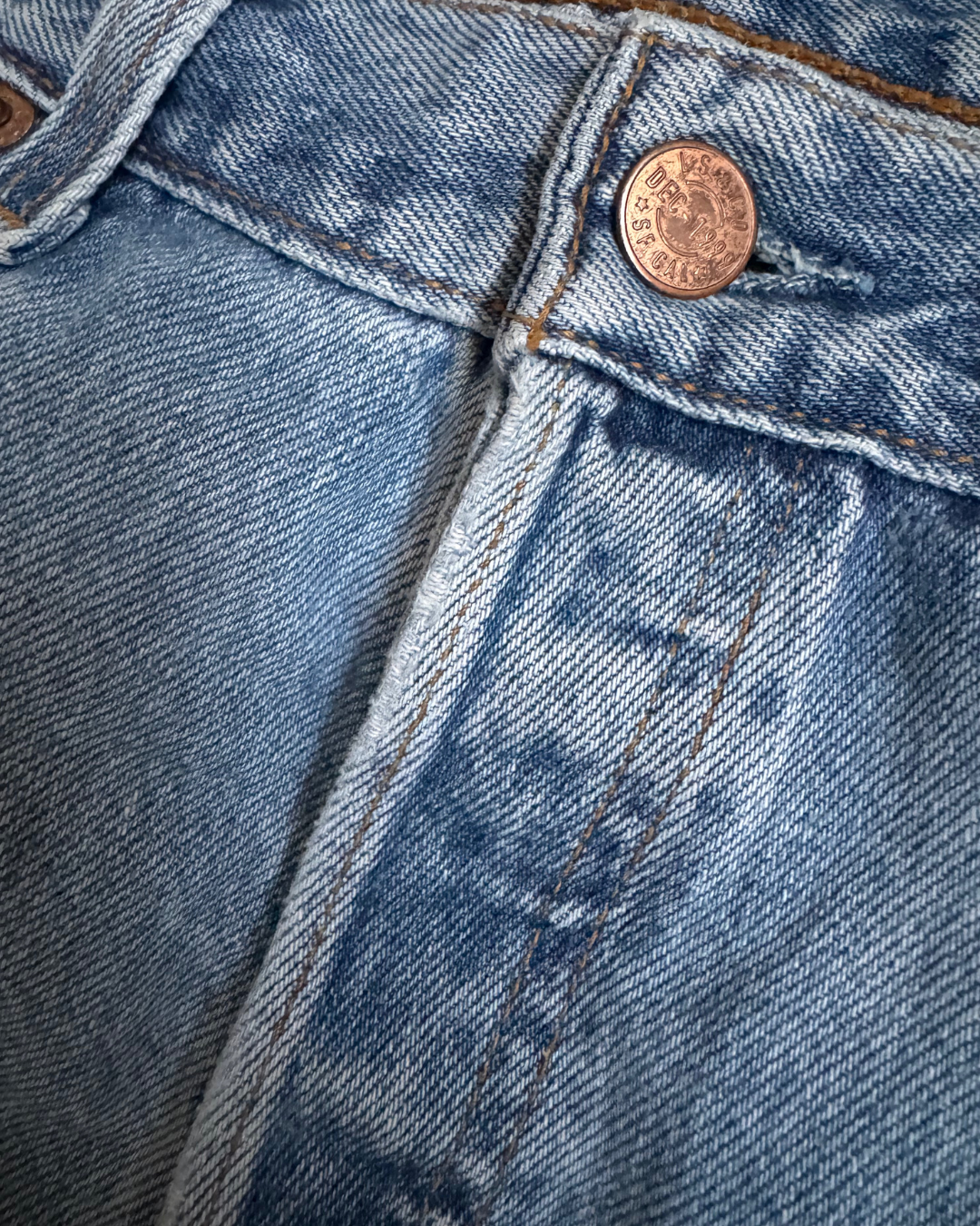 Vintage Levis 501 Limited Ed Dec 1999 (W32 L31.5)