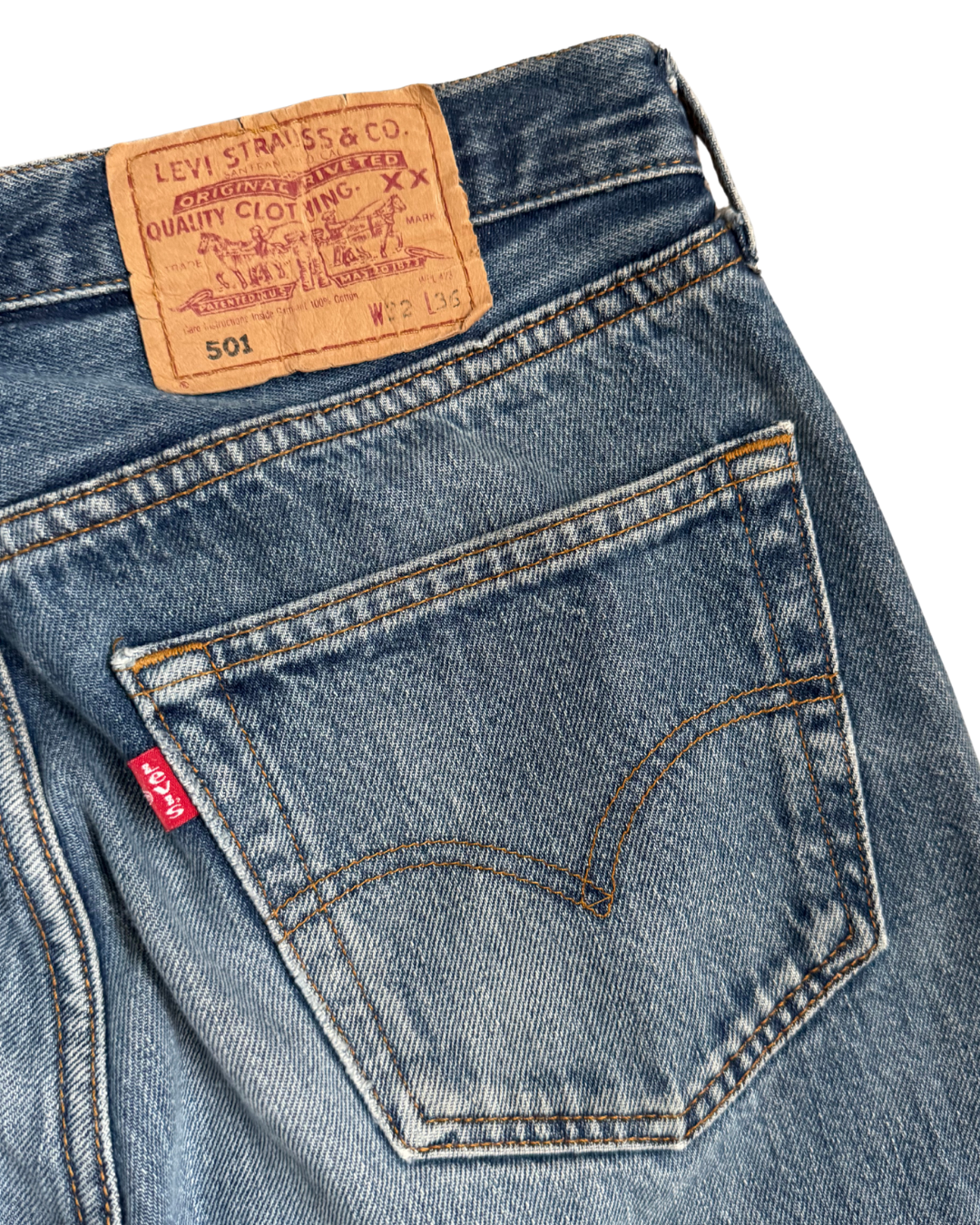 Vintage Levis 501: Mid Blue (W31 L35)