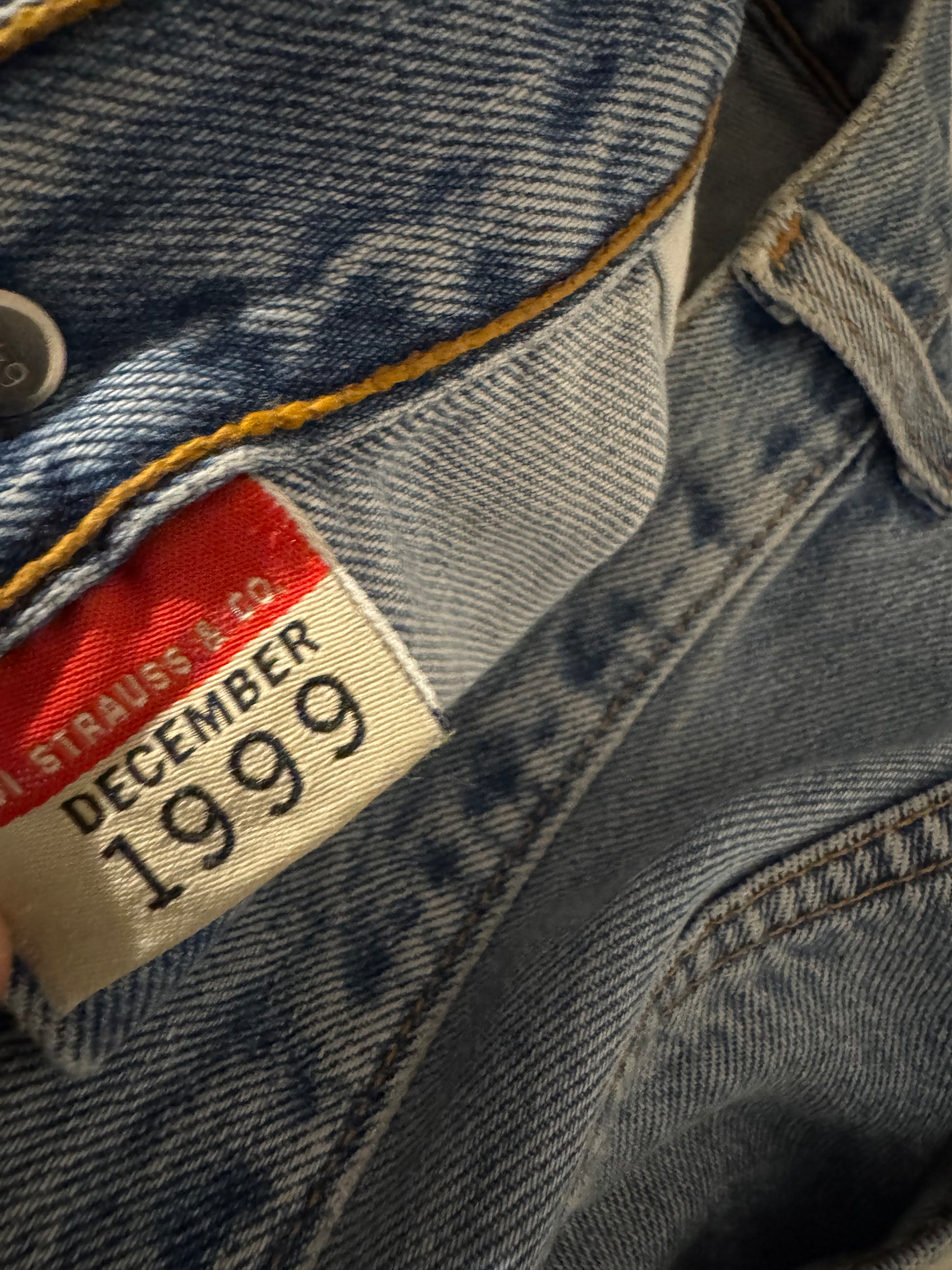 Vintage Levis 501 Limited Ed Dec 1999 (W32 L31.5)