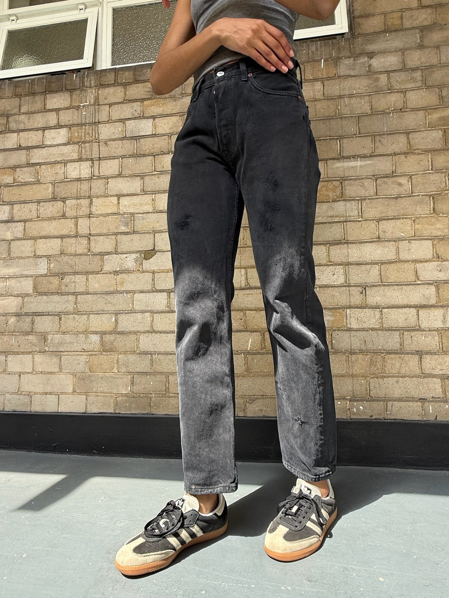 Levis 501 Black Distress: W27 L29