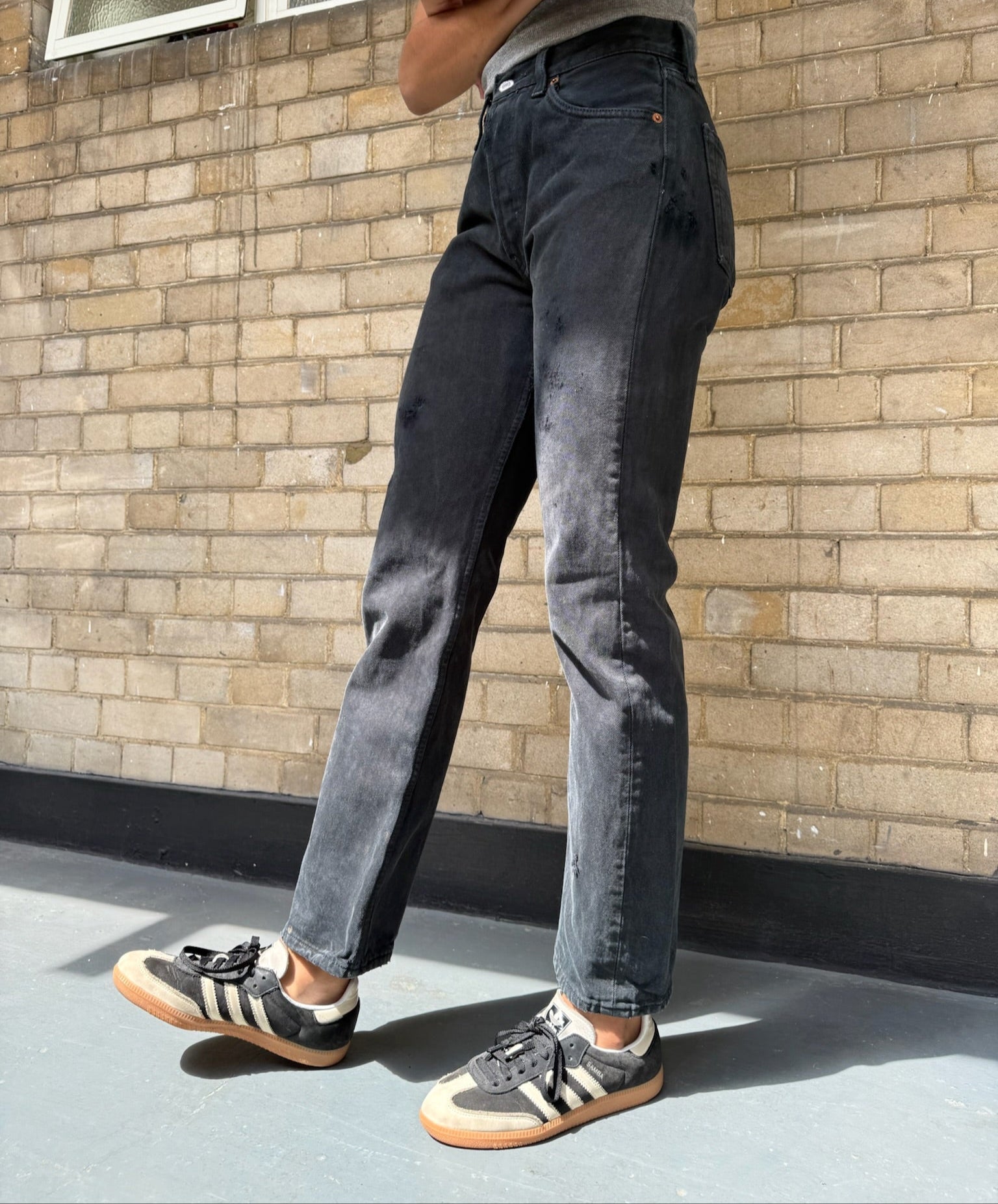 Levis 501 Black Distress: W27 L29