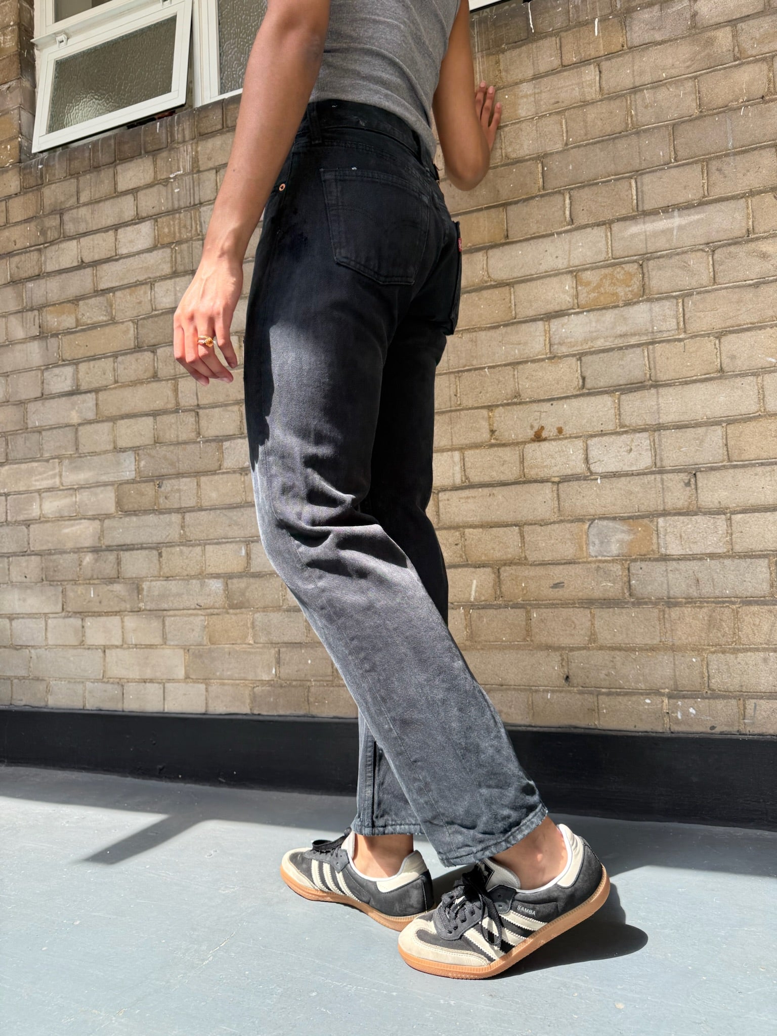 Levis 501 Black Distress: W27 L29