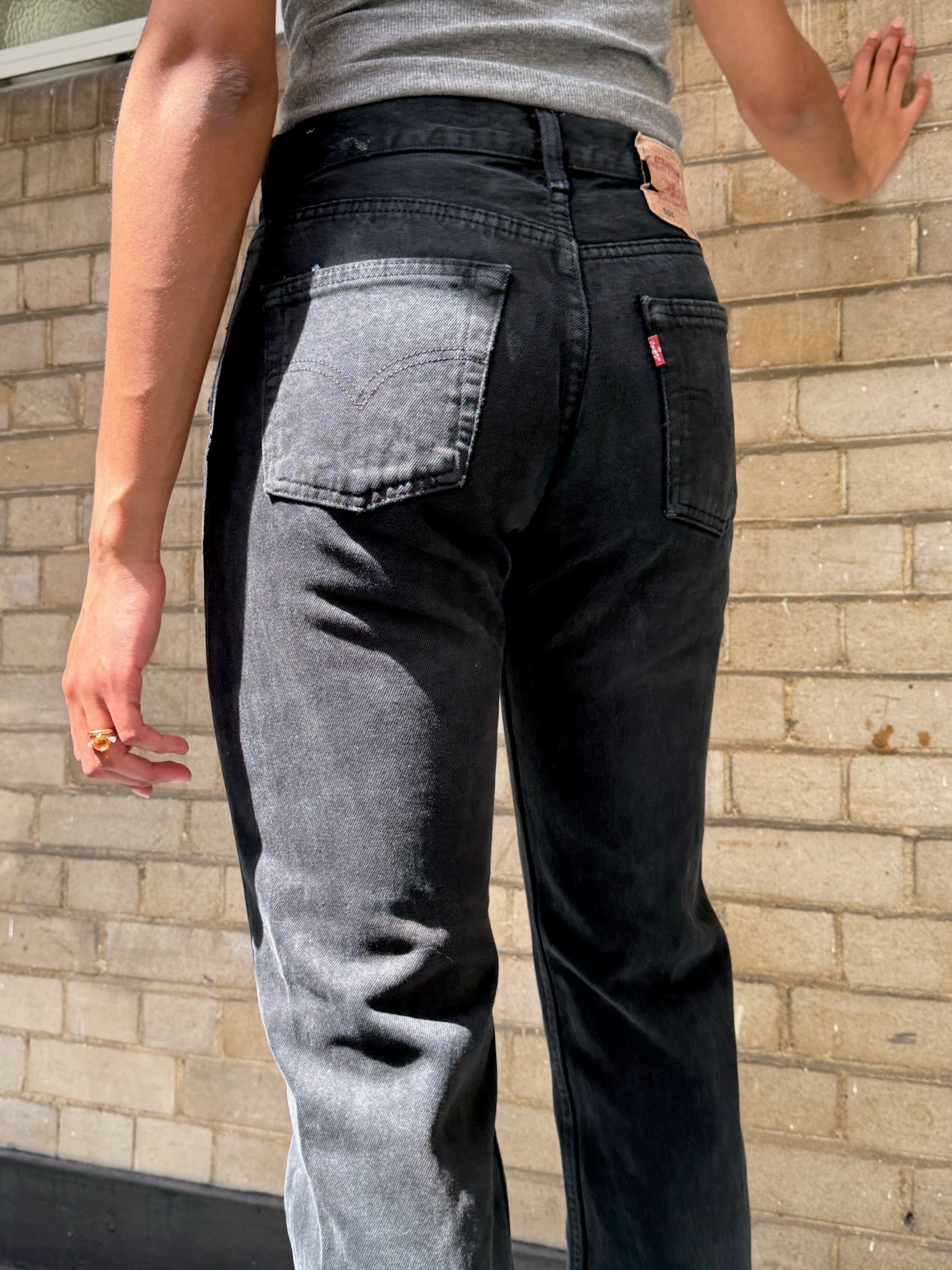 Levis 501 Black Distress: W27 L29