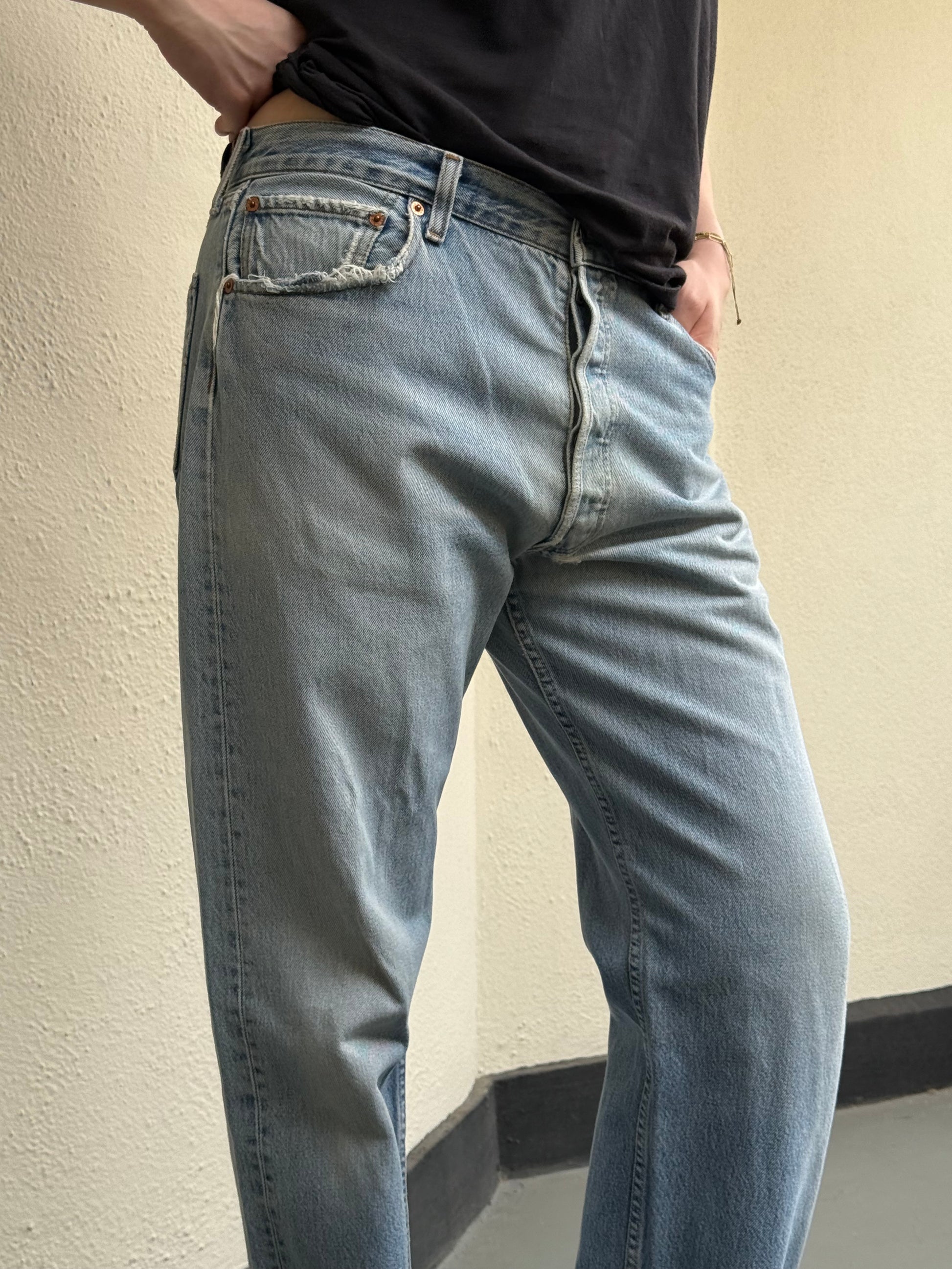 Levis 501 Stonewash: W34 L33