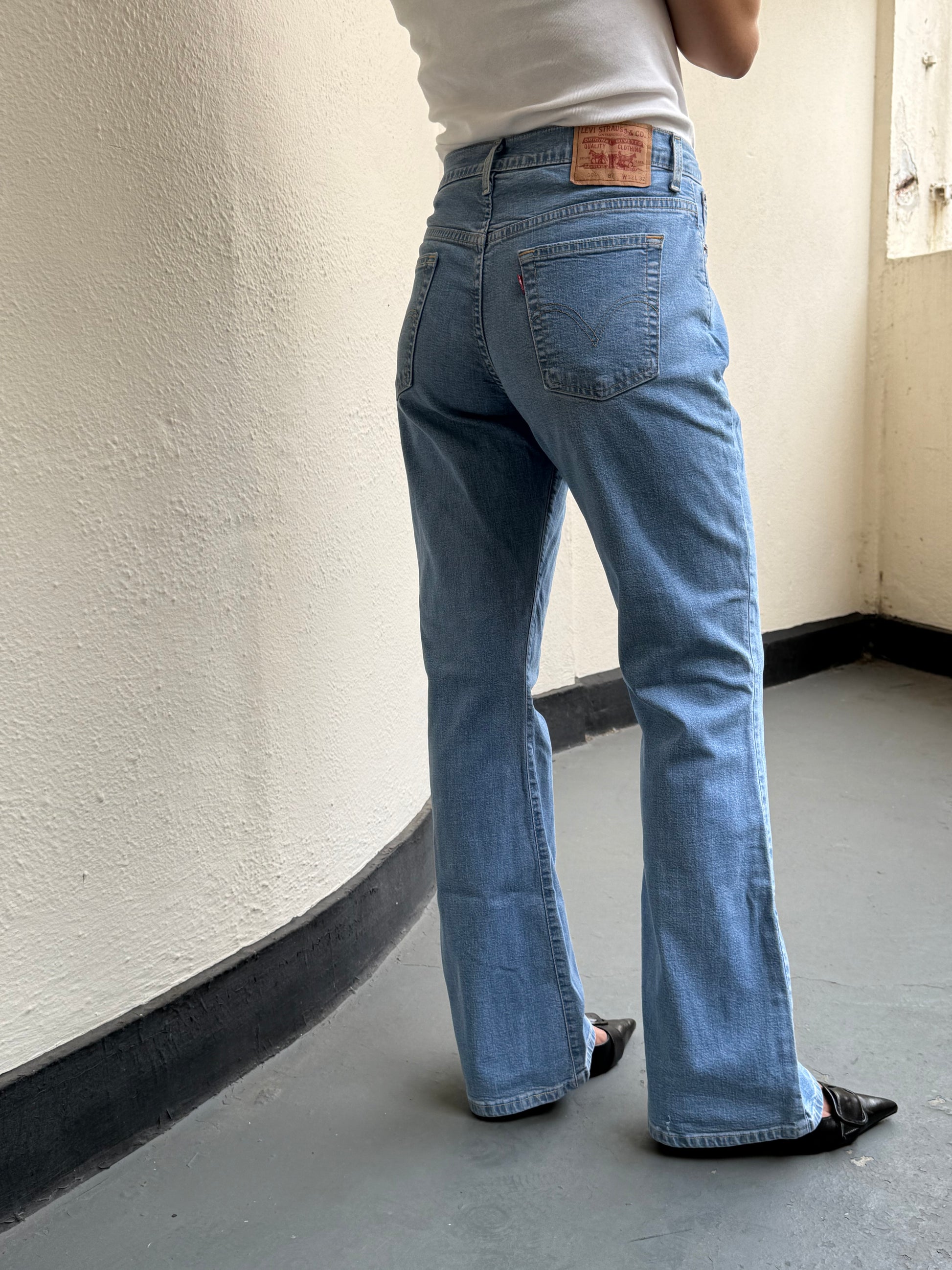 Levis 584 Slim Flare: W30 L32