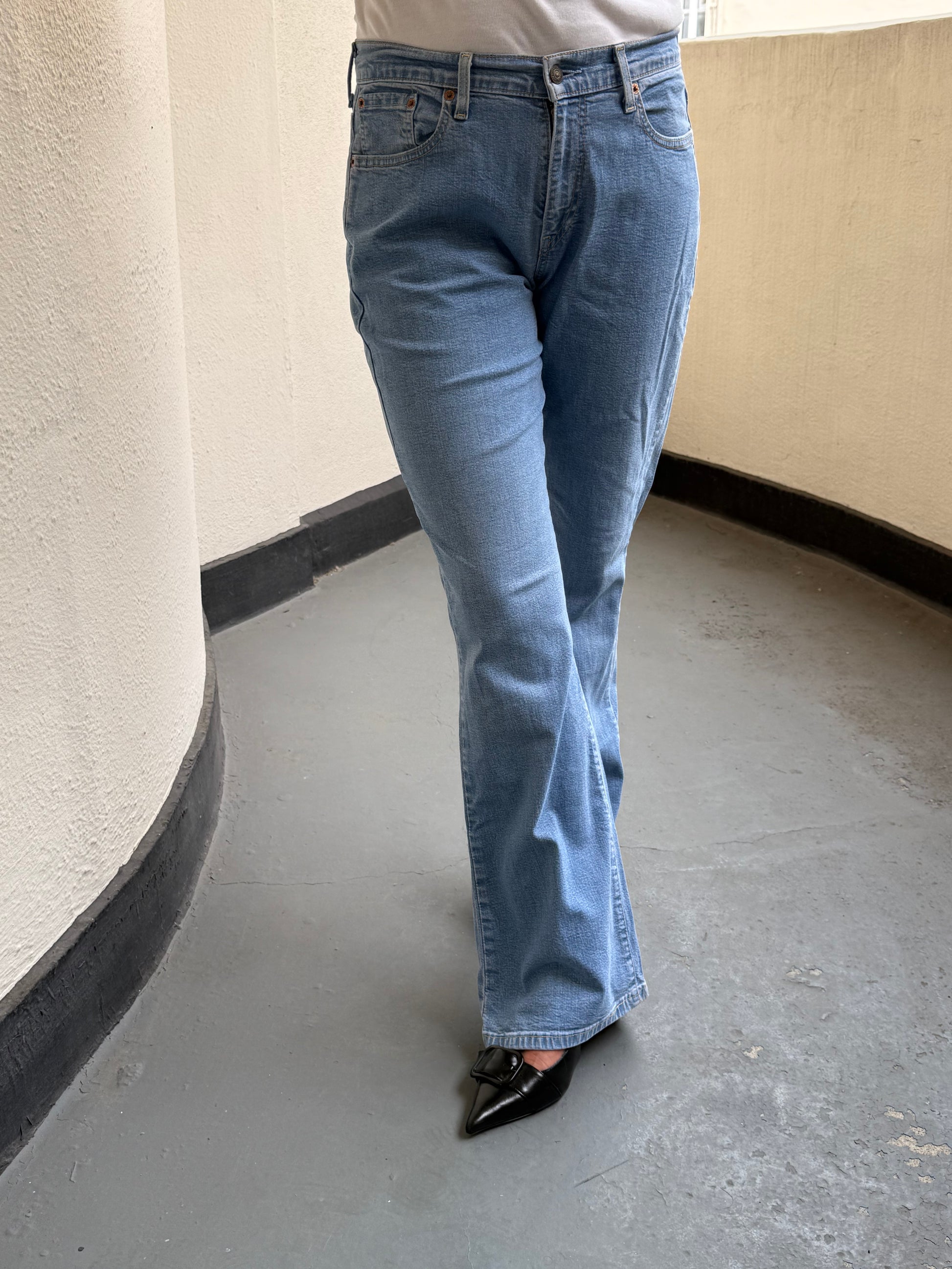 Levis 584 Slim Flare: W30 L32