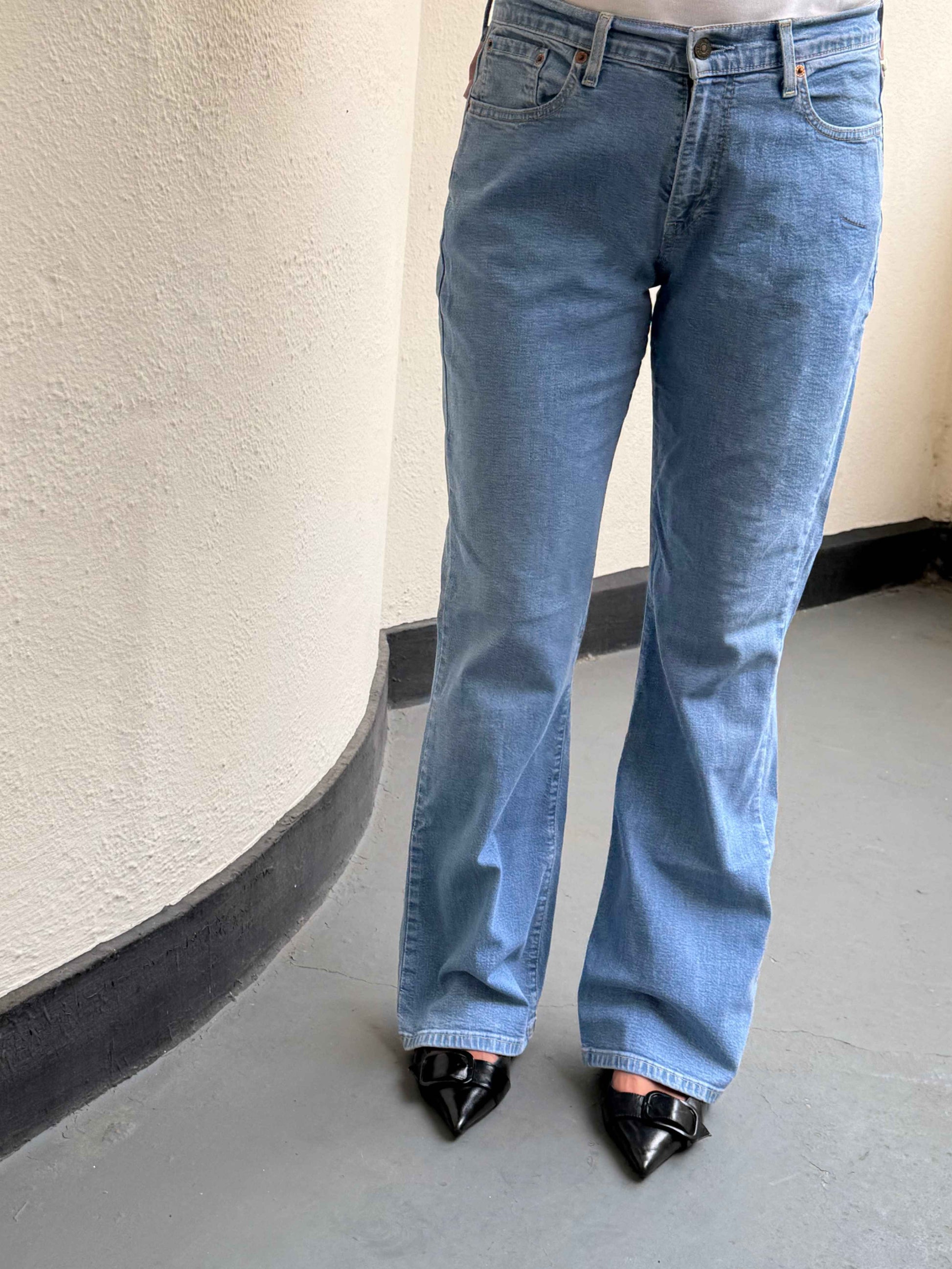 Levis 584 Slim Flare: W30 L32