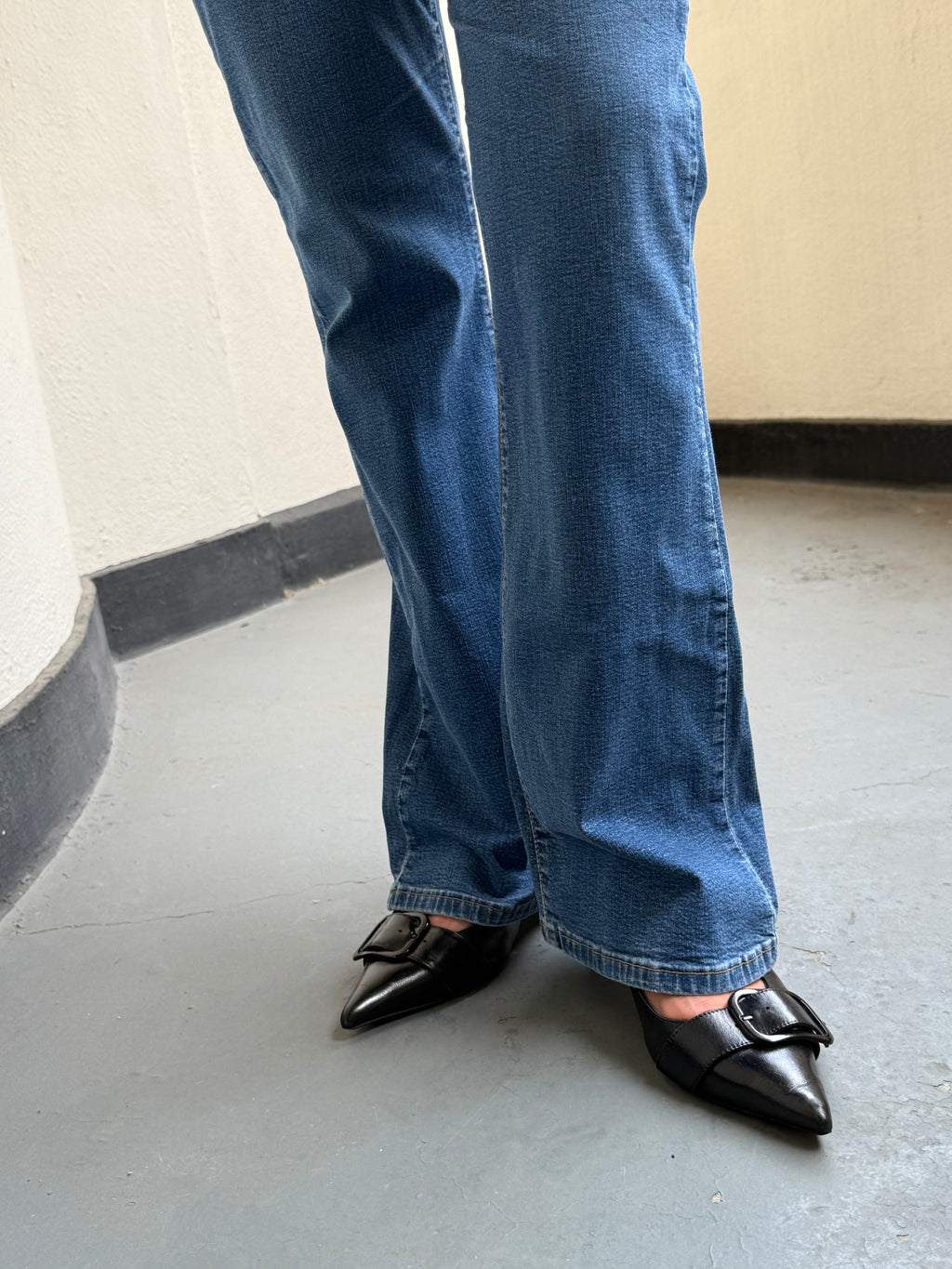 Levis 584 Slim Flare: W29 L32