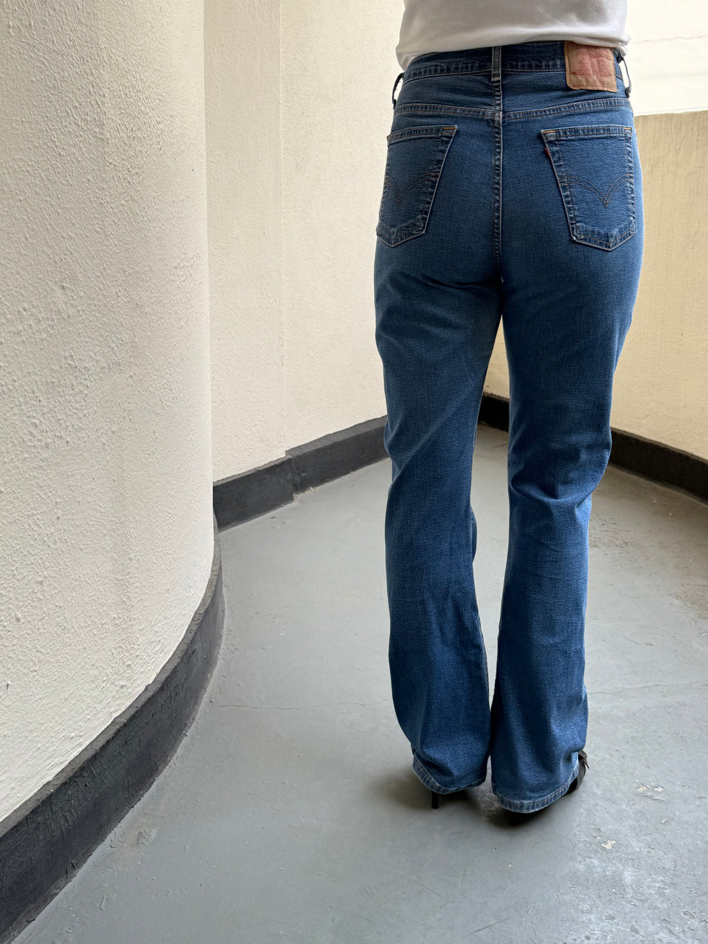 Levis 584 Slim Flare: W29 L32
