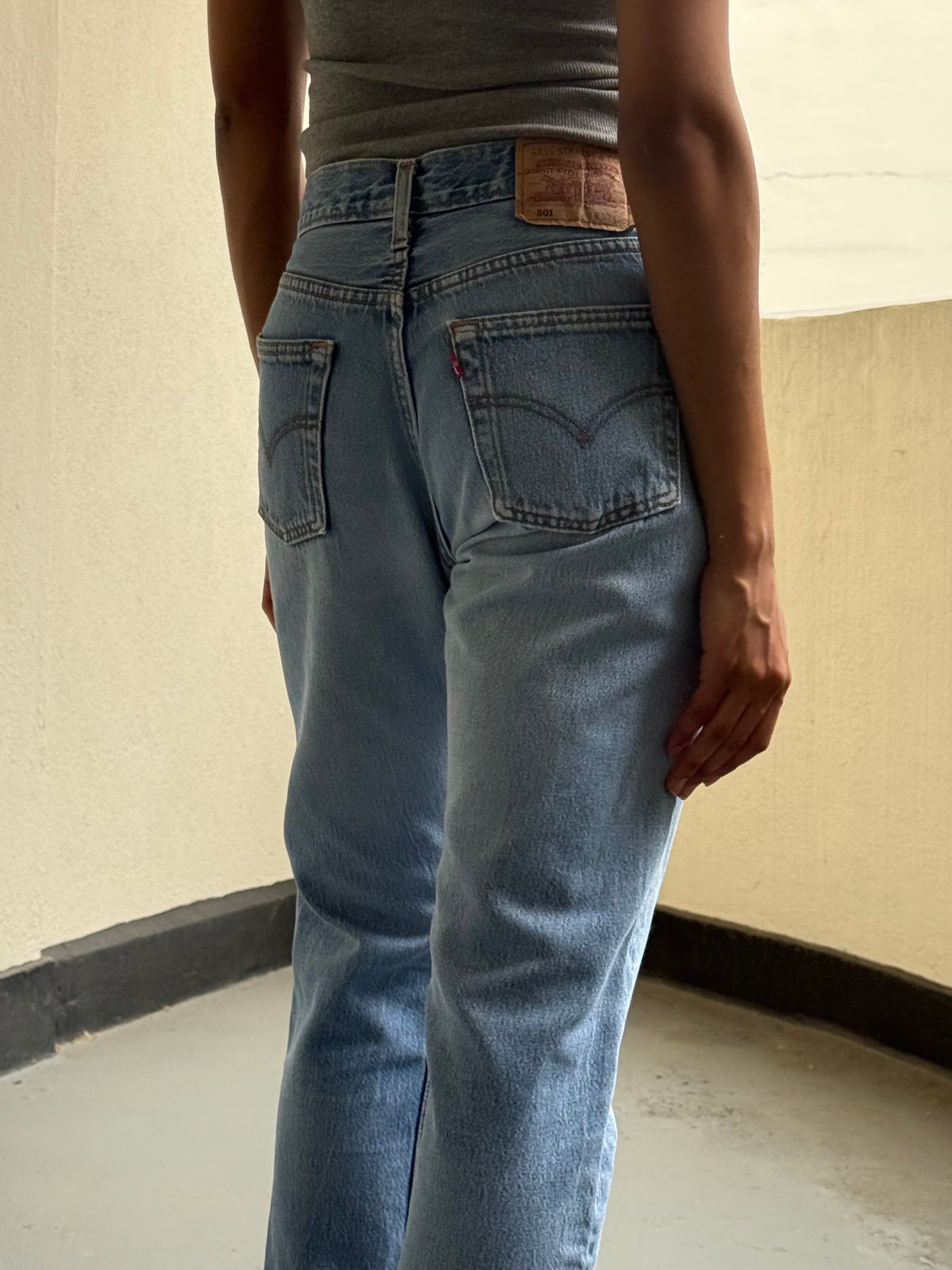 Levis 501 90s Crop: W29 L28