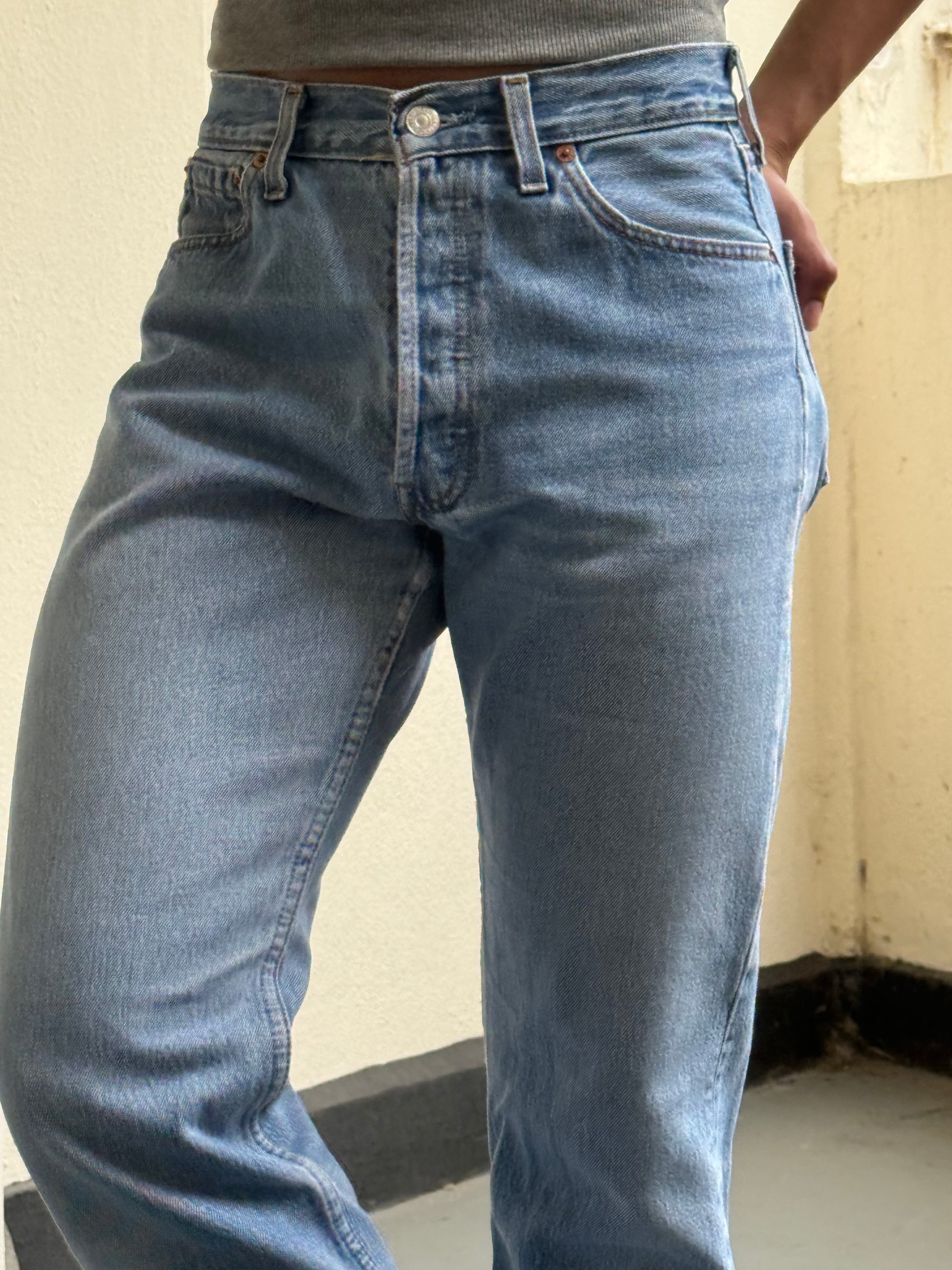 Levis 501 90s Crop: W29 L28