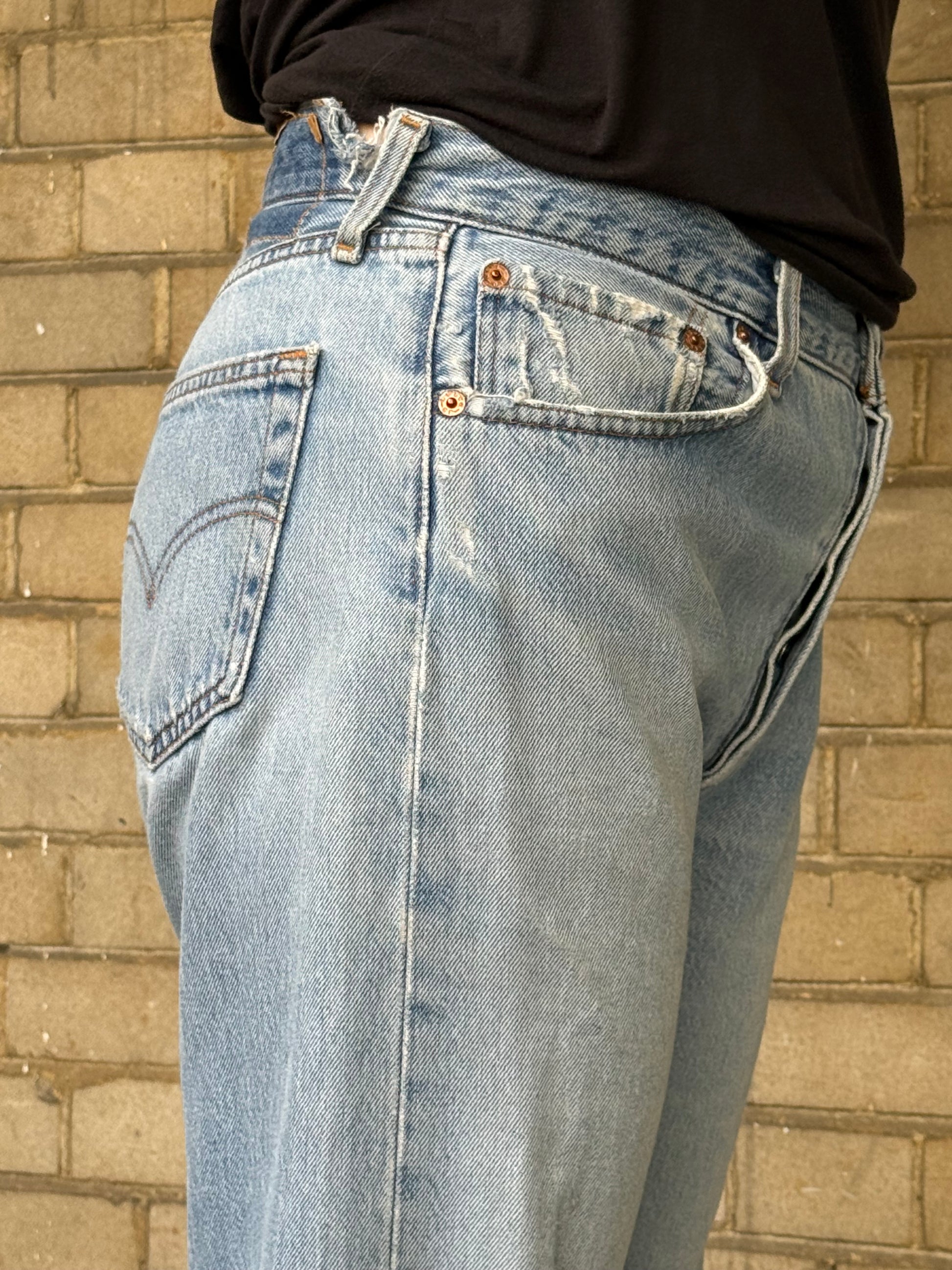 Levis 501 USA 90s Summer Rips: W33 L32