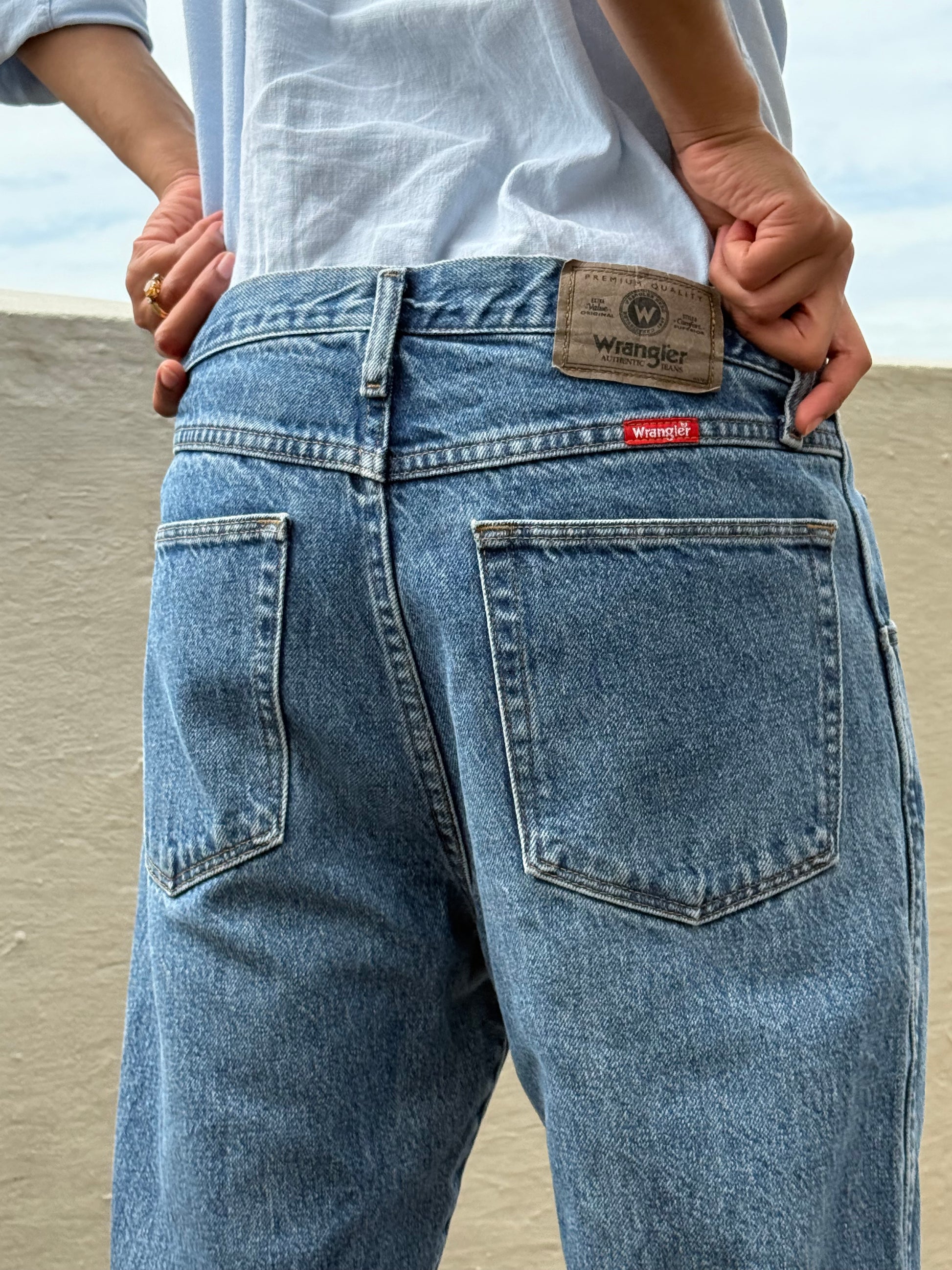 Wrangler Straight Leg Classic: W33 L31.5