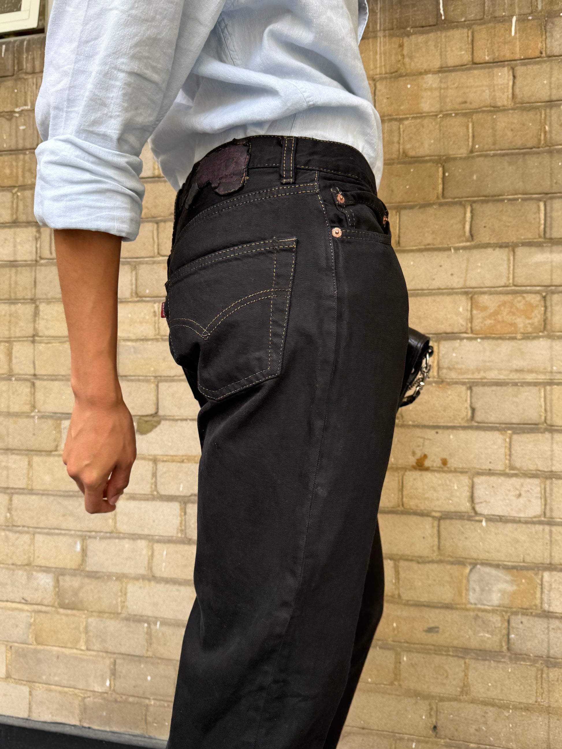 Levis 501 Pitch Black: W29 L33.5